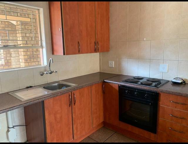 1 BEDROOM APARTMENT FOR SALE IN VANDERBIJLPARK SE 2